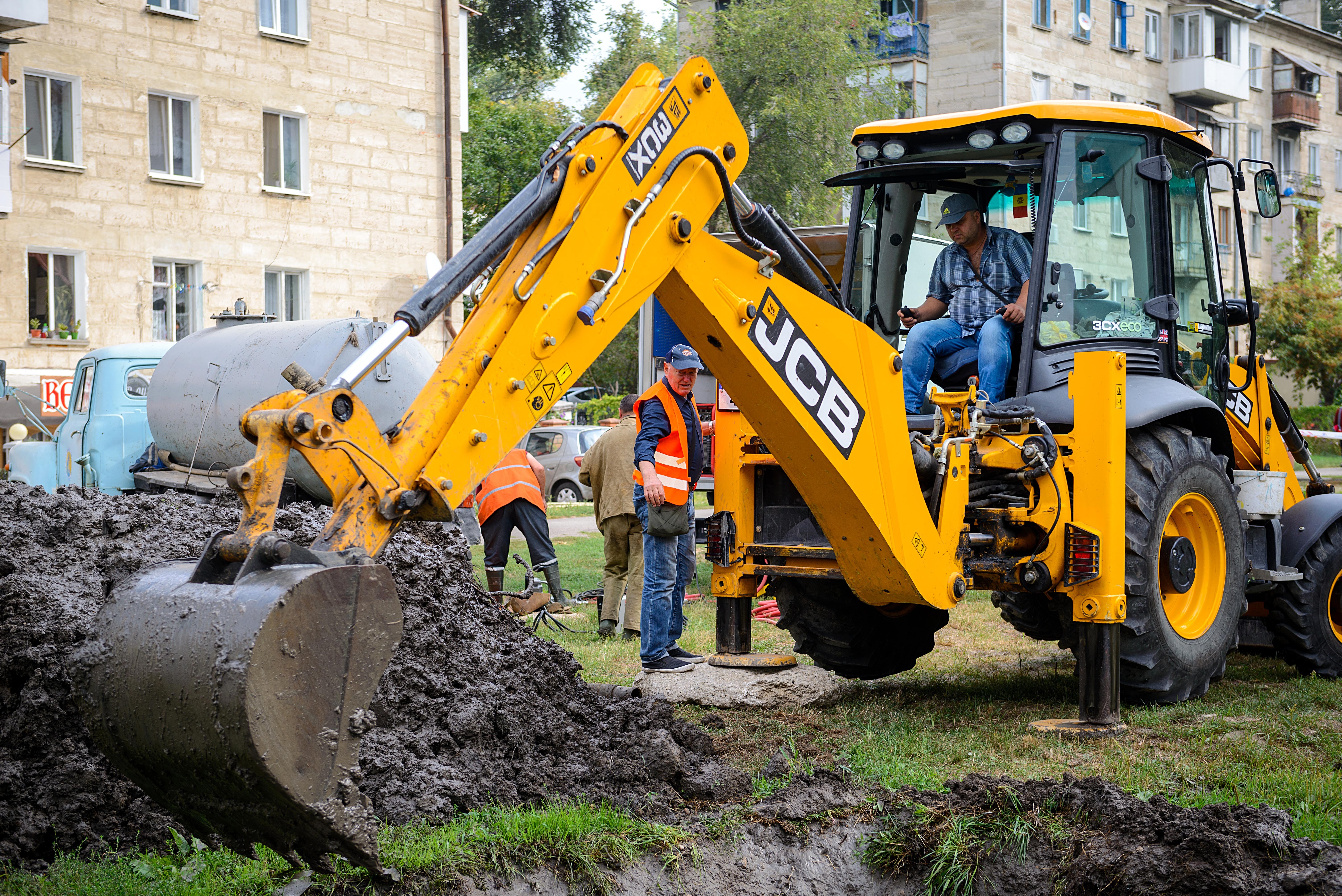 Echipele S.A. „Apă-Canal Chișinău” – la datorie și de Sărbătorile de Paști!